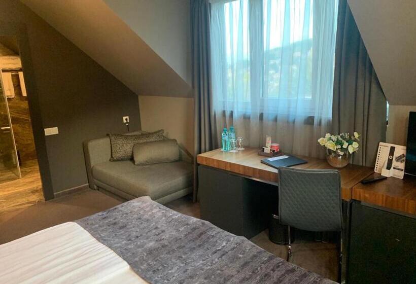 Номер Deluxe, All Seasons Residence Hotel   Free Parking