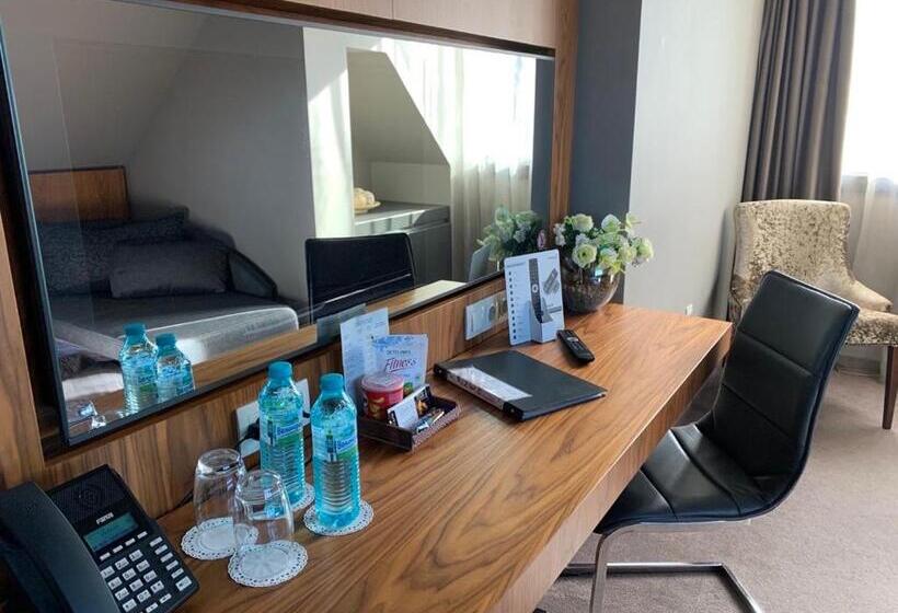 Номер Deluxe, All Seasons Residence Hotel   Free Parking