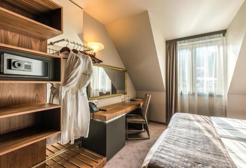 Номер Superior, All Seasons Residence Hotel   Free Parking