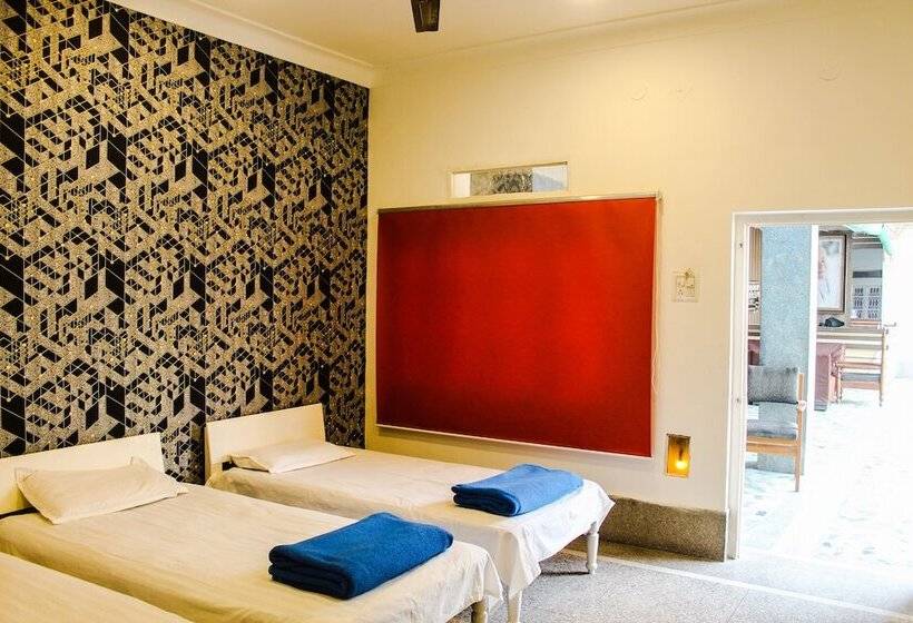 اتاق استاندارد سه نفره, Anand Palace