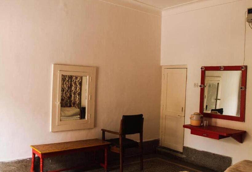 اتاق استاندارد چهار تخته, Anand Palace