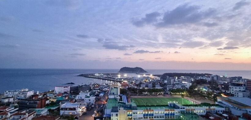 Номер Стандарт Вид на Море с Балконом, Bridge Seogwipo