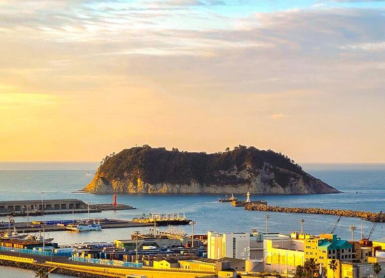 Семейный Номер Премиум, Bridge Seogwipo