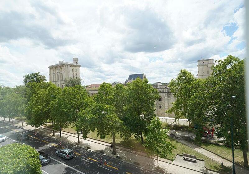 Номер Стандарт, Hôtel Du Château
