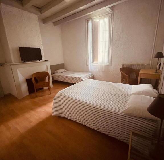 스탠다드 트리플 룸, Hôtel Et Restaurant Traditionnel L  Escalandes