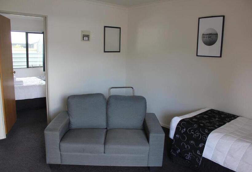 Семейный Номер, Kiwi Court Motel