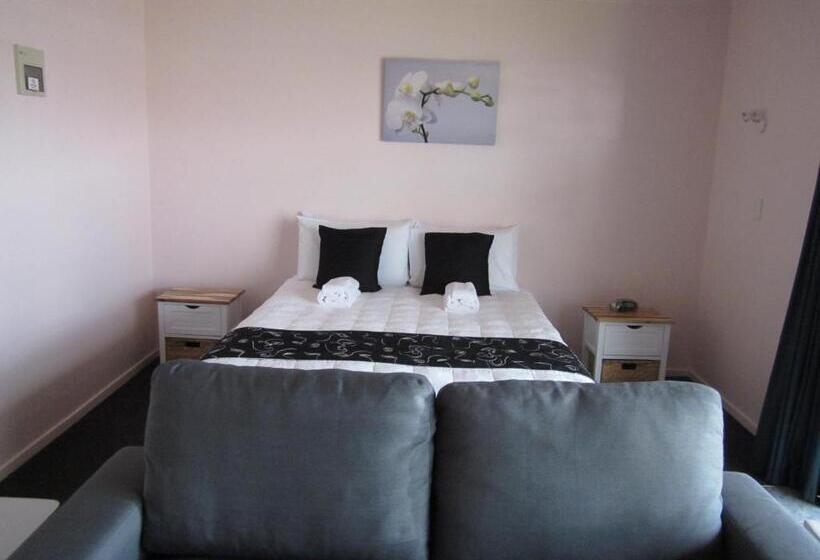 Семейный Номер, Kiwi Court Motel