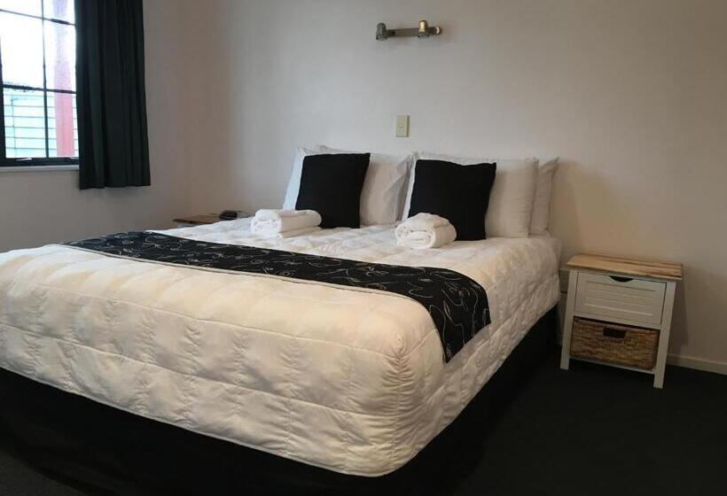 Апартаменты 2 Спальни, Kiwi Court Motel