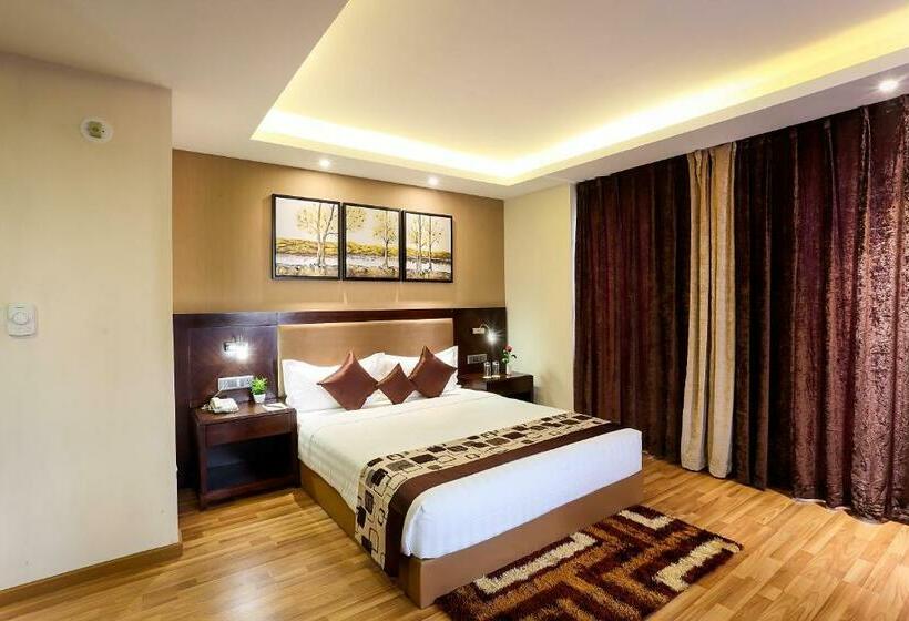 Номер Deluxe, Delta Suites