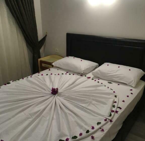 اتاق استاندارد یک نفره, Dostlar