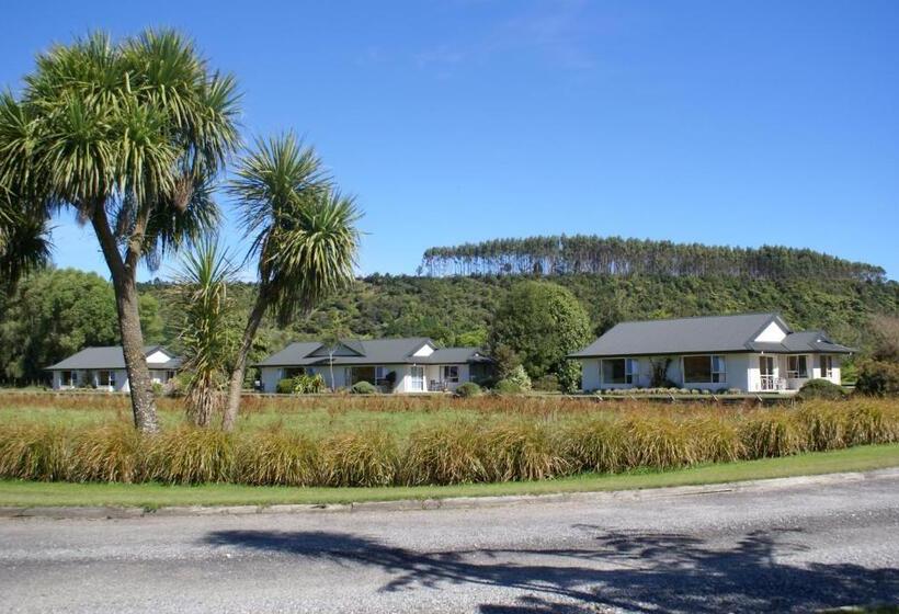 Апартаменты 2 Спальни, Karamea River Motels