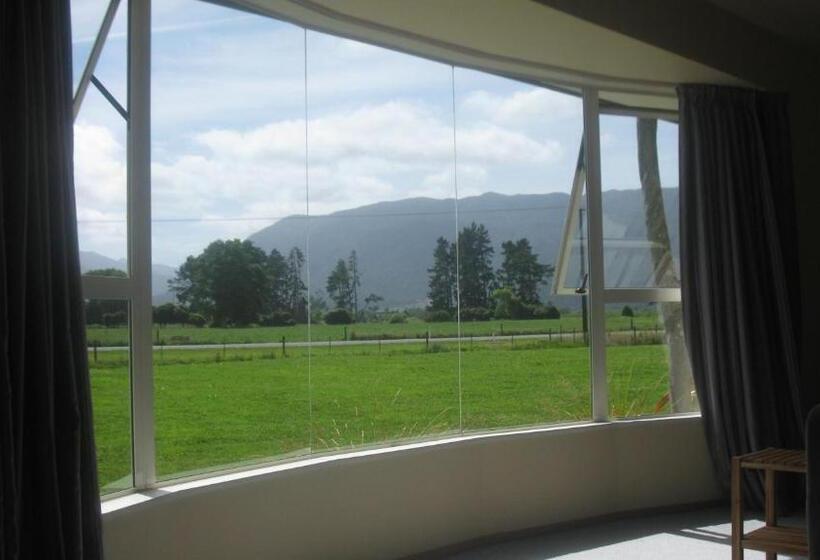 Апартаменты 2 Спальни, Karamea River Motels
