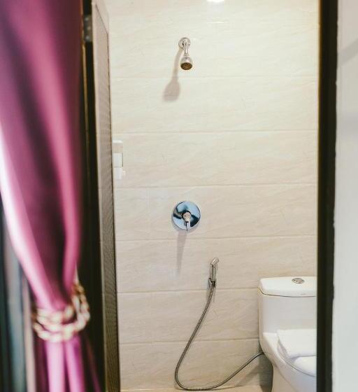 اتاق سوپریور با تخت بزرگ, Barelang Hotel Nagoya Batam