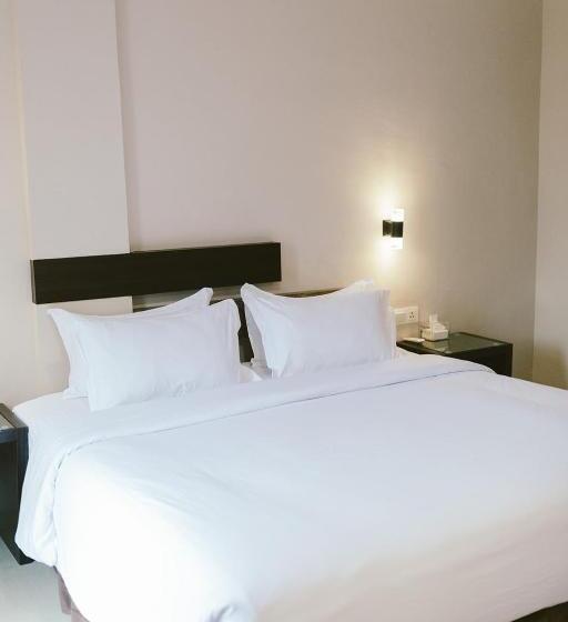 اتاق لوکس با تخت بزرگ, Barelang Hotel Nagoya Batam