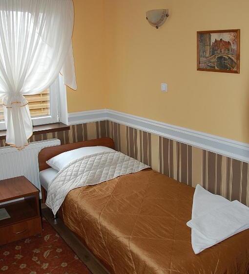 اتاق استاندارد یک نفره, Restauracja Redos