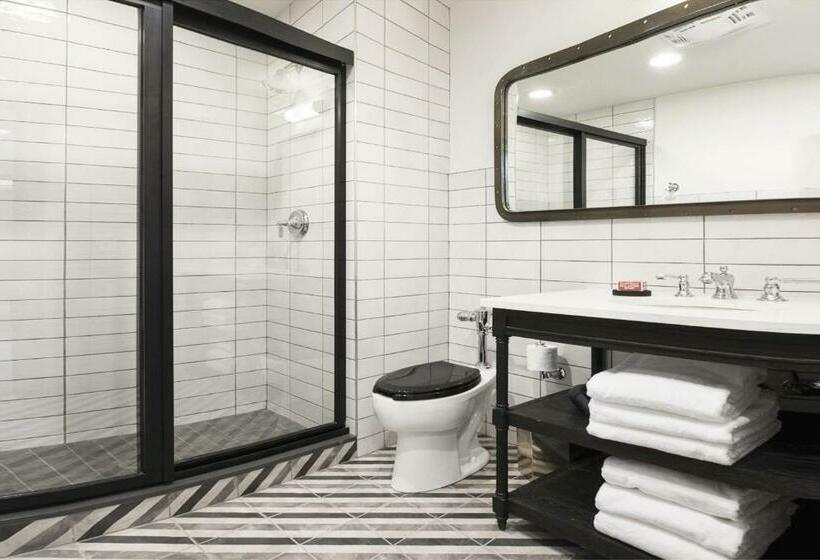 Quarto Quádruplo Standard, The Chicago Hotel Collection River North