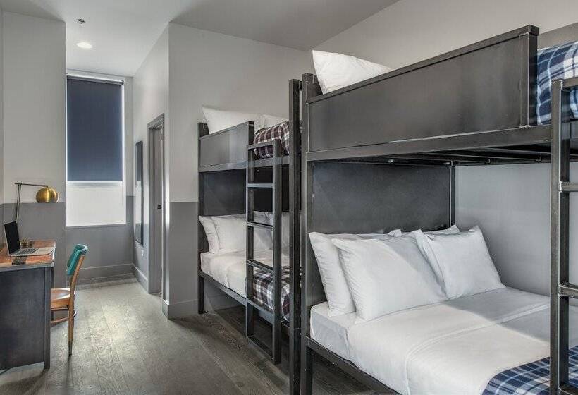 Quarto Quádruplo Standard, The Chicago Hotel Collection River North