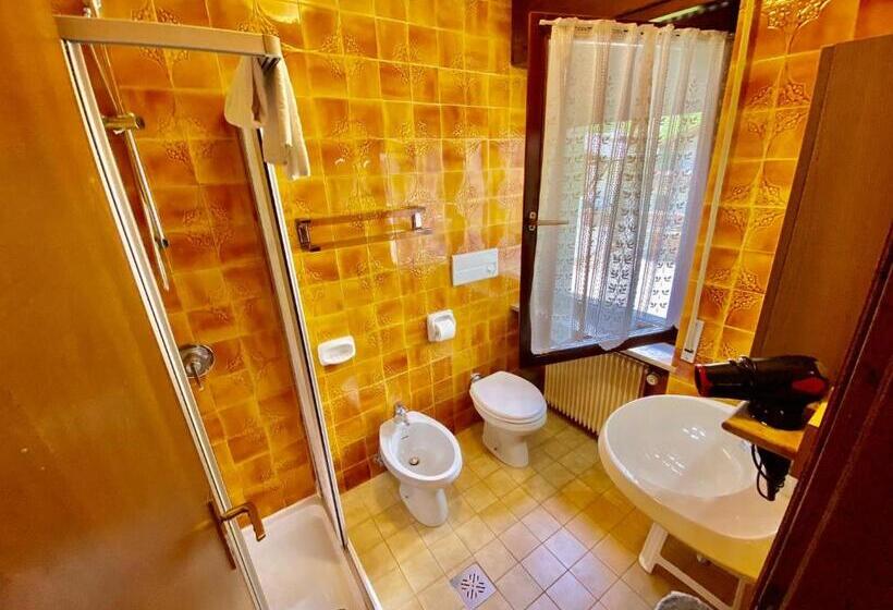 اتاق استاندارد سه نفره, B&b Lorenzini Ski