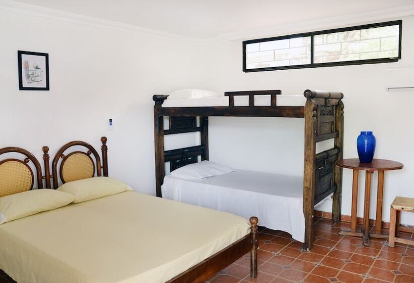 4인용 스탠다드 룸, Hostal Dumbira