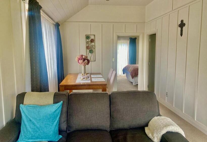Апартаменты 1 Спальня, Three Thirty B & B