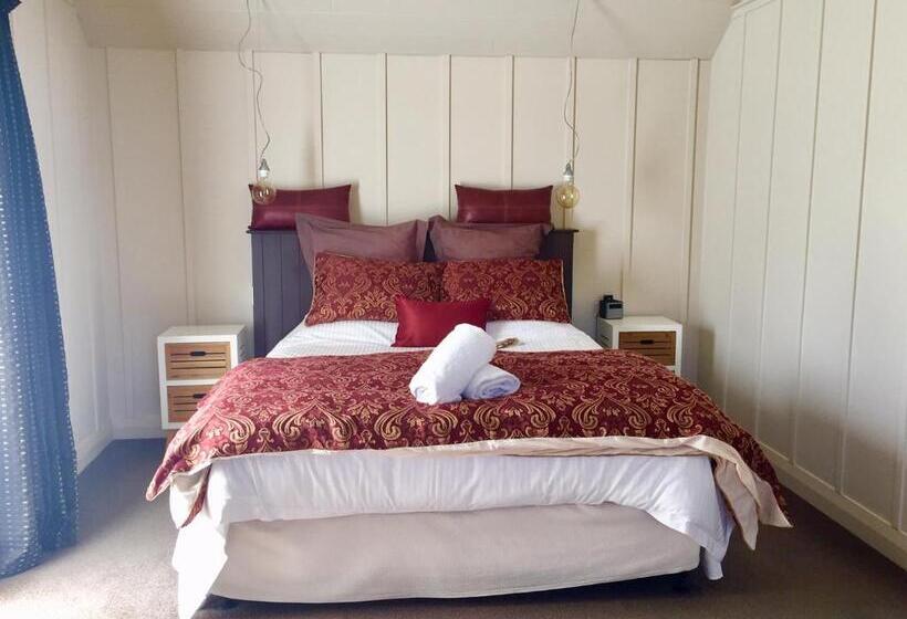Апартаменты 1 Спальня, Three Thirty B & B