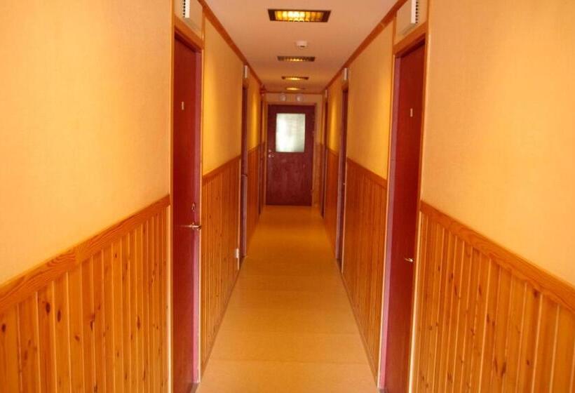اتاق استاندارد چهارنفره با سرویس بهداشتی مشترک, Halens Camping Och Stugby