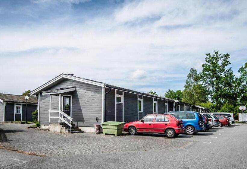 اتاق استاندارد چهارنفره با سرویس بهداشتی مشترک, Halens Camping Och Stugby