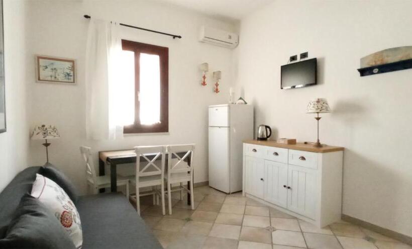 آپارتمان 1 خوابه همکف, Molo Di Levante   Rent Apartment
