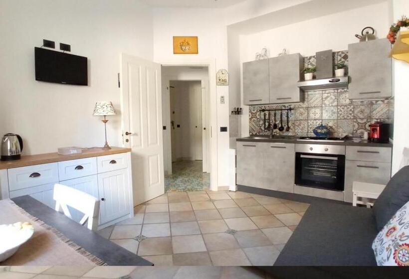 آپارتمان 1 خوابه همکف, Molo Di Levante   Rent Apartment