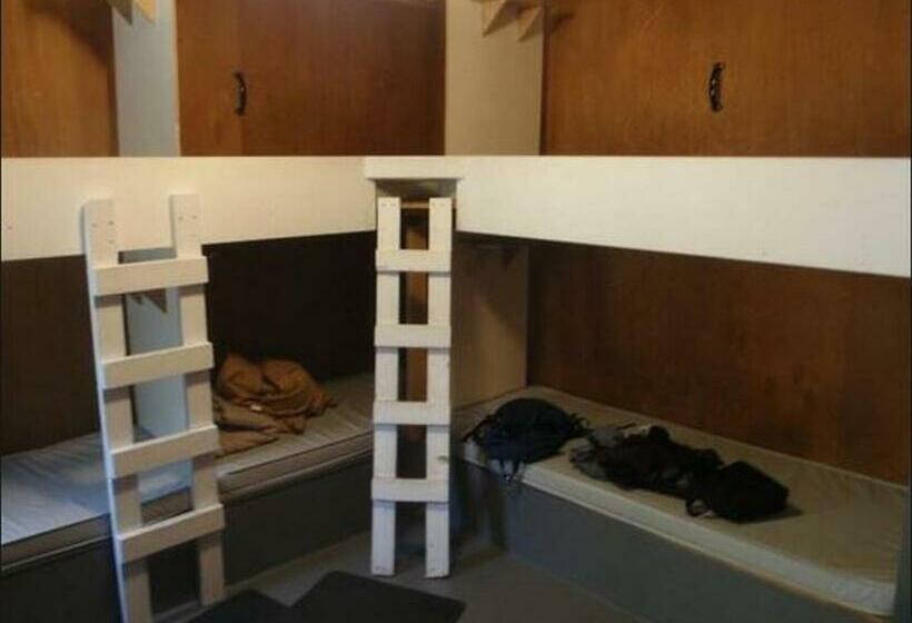 ルームシェアのワンベッド, Hi Maligne Canyon   Hostel