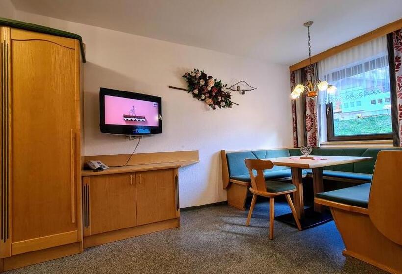 Апартаменты Comfort 2 Спальни, Apart Garni Romantica