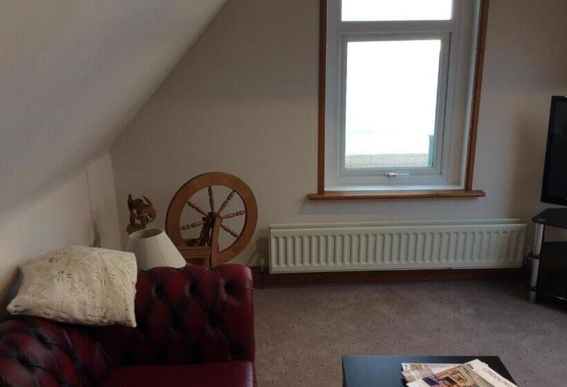 سوئیت با چشم‌انداز, The Ship Inn   Sandgate
