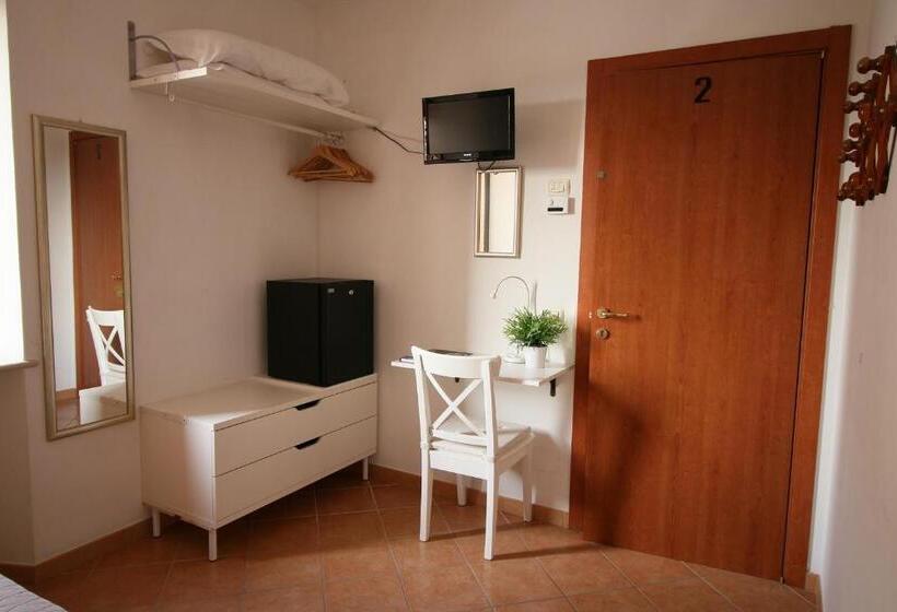 اتاق استاندارد چهار تخته, Conero Camere