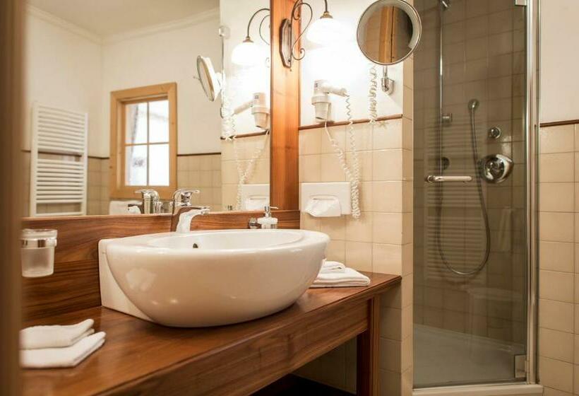 Полулюкс с Балконом, Charmehotel Uhrerhof   Deur