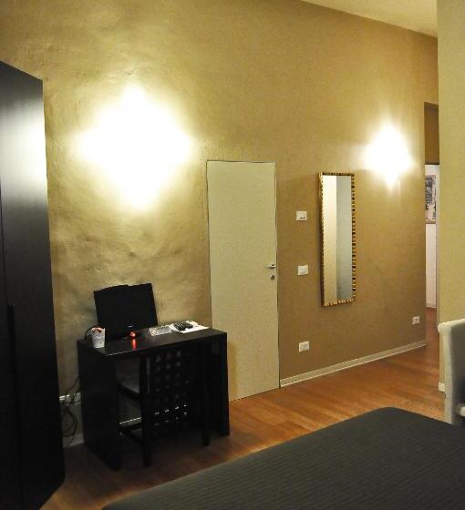 اتاق راحتی سه تخته, B&b Al Canto Del Cavour
