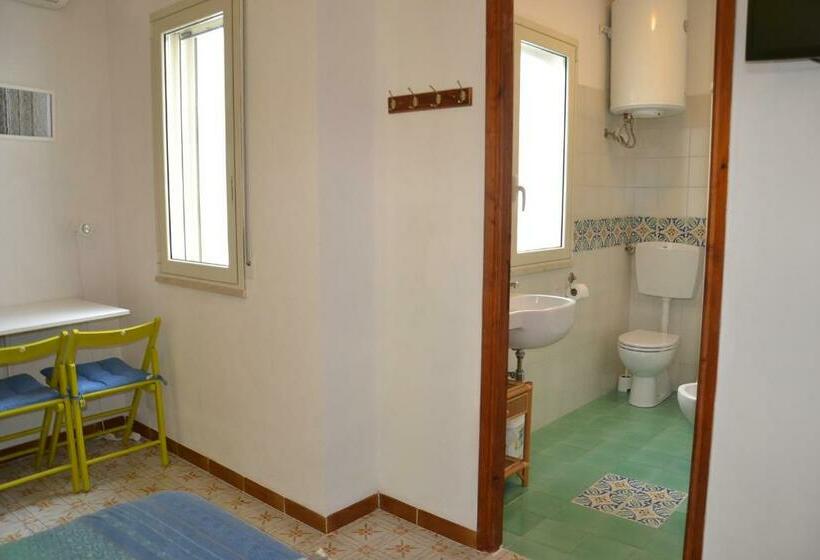 اتاق خانوادگی, B&b Talìa