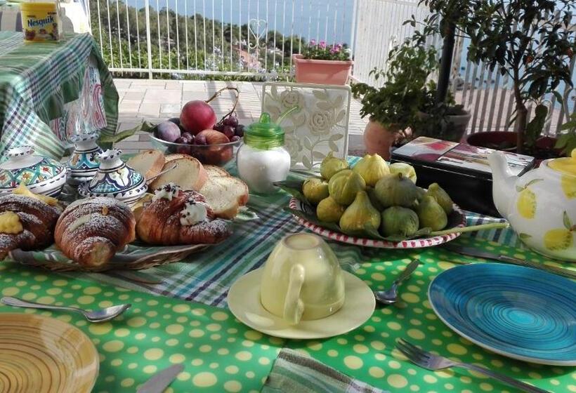 اتاق خانوادگی با چشم‌انداز دریا, B&b Talìa