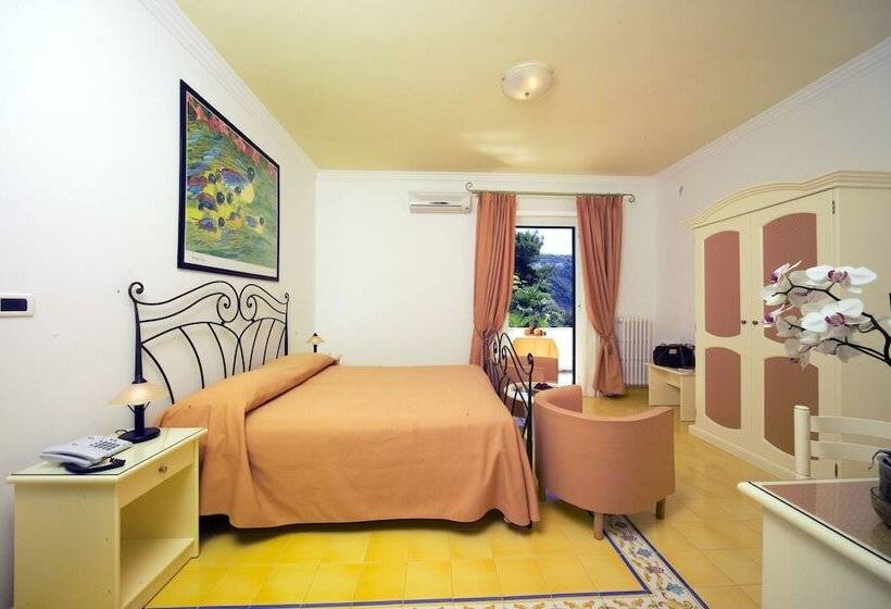Номер Стандарт Боковой Вид на Море, Villa Bianca