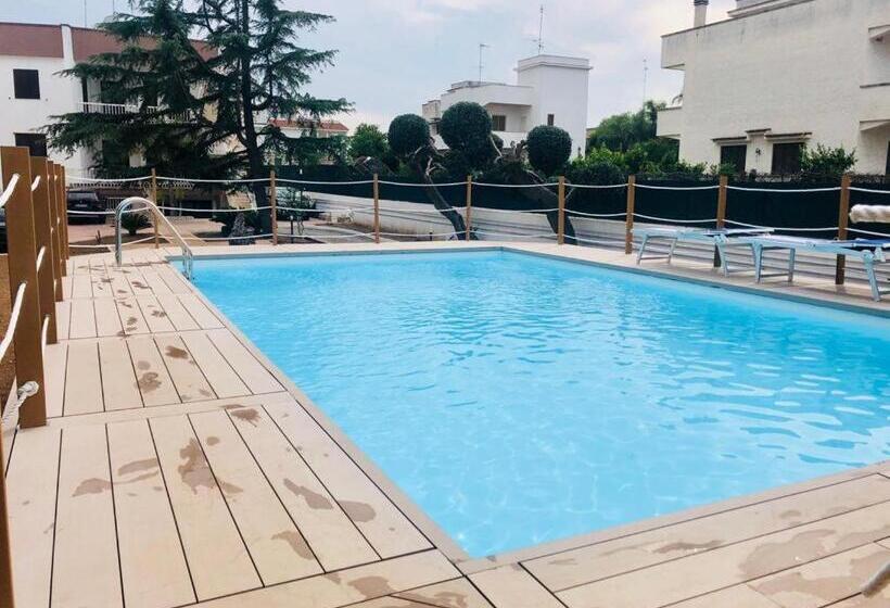 اتاق لوکس با بالکن, La Dimora