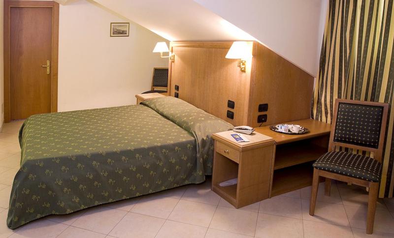 اتاق کلاسیک چهارنفره, Riviera