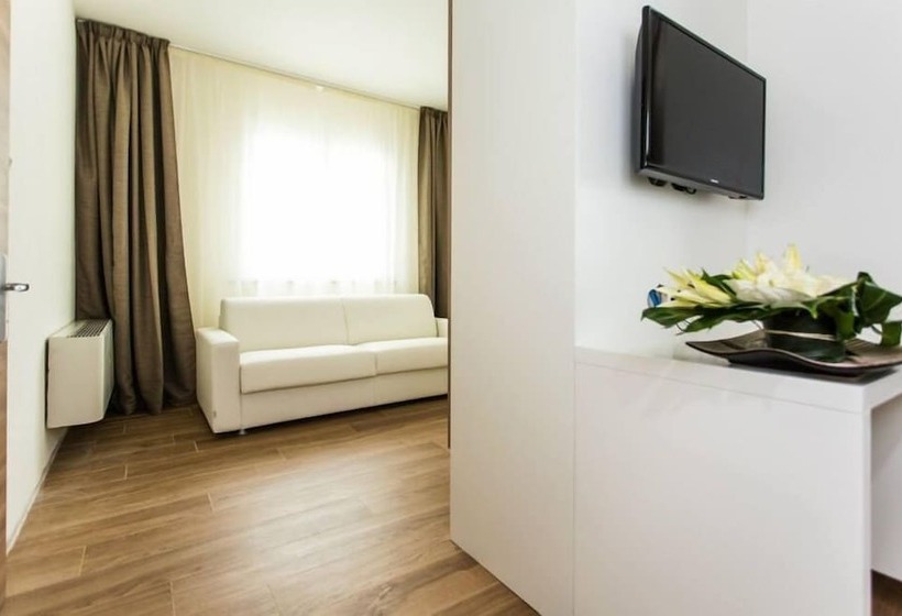 سوییت جونیور, Street Hotel Comacchio