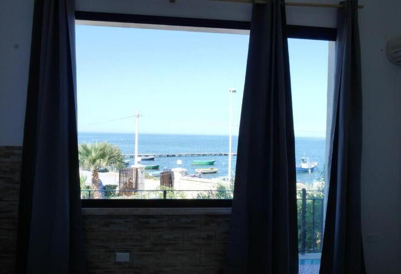 اتاق استاندارد با بالکن و چشم‌انداز دریا, Al Vecchio Pontile Bed And Breakfast