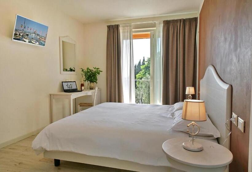 스탠다드 룸 호수 전망, Relais Colle San Giorgio