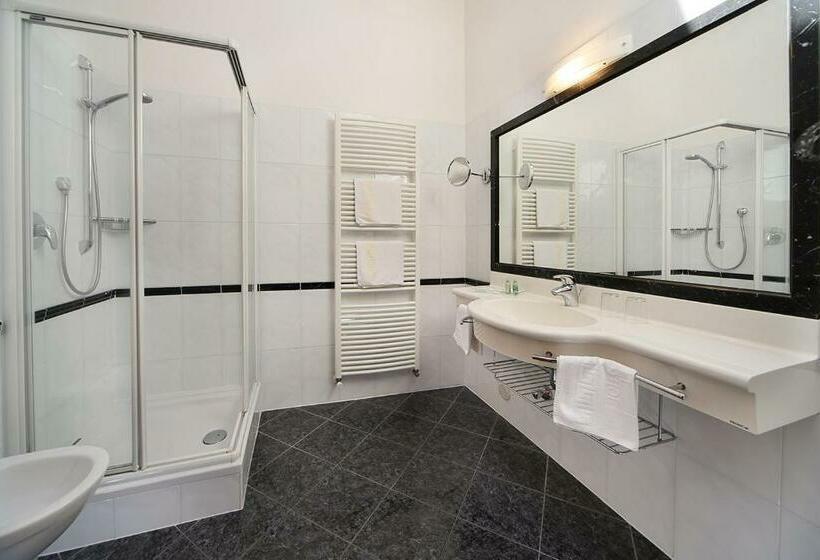 اتاق استاندارد یک تخته با بالکن, Boutique Hotel Ballguthof Am Golfplatz