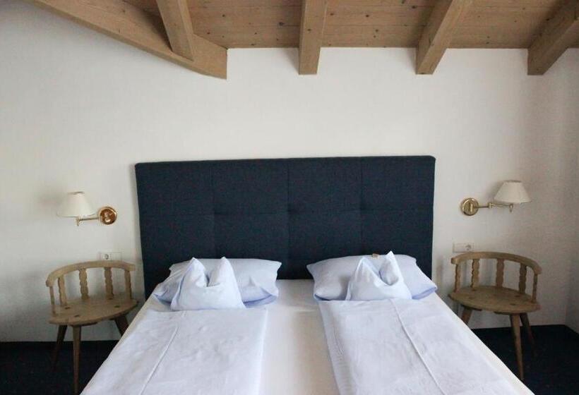 سوئیت جونیور با چشم‌انداز باغ, Boutique Hotel Ballguthof Am Golfplatz