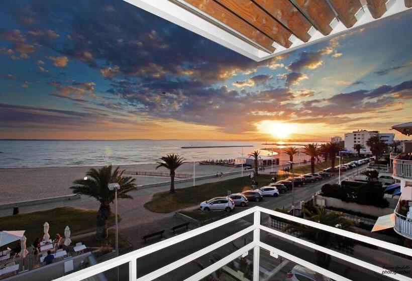 Номер Стандарт Вид на Море, Cafe Miramar