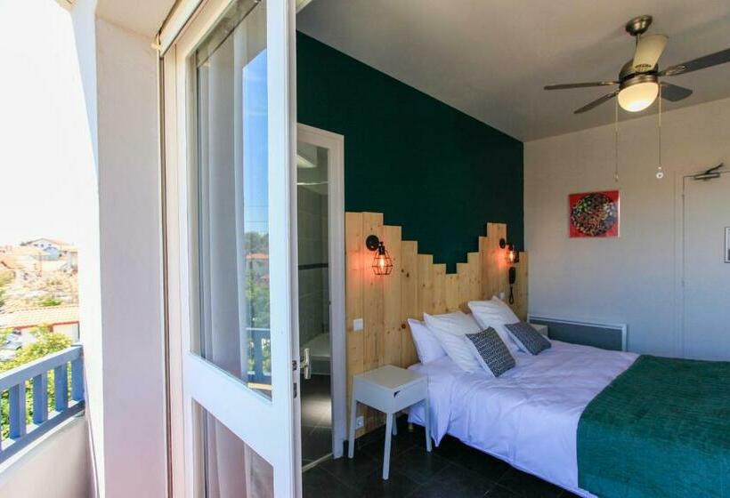 اتاق استاندارد با بالکن, Hôtel La Baïne