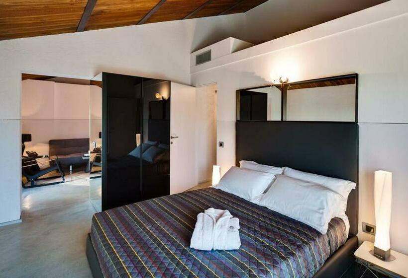 Люкс с Балконом, Il Tesoro Living Resort