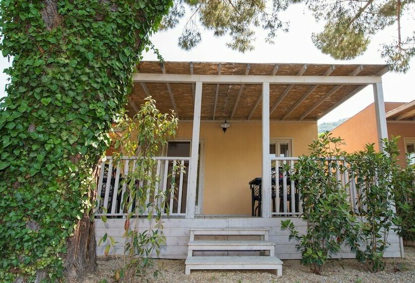 Бунгало Стандарт, Il Villaggio Di Giuele