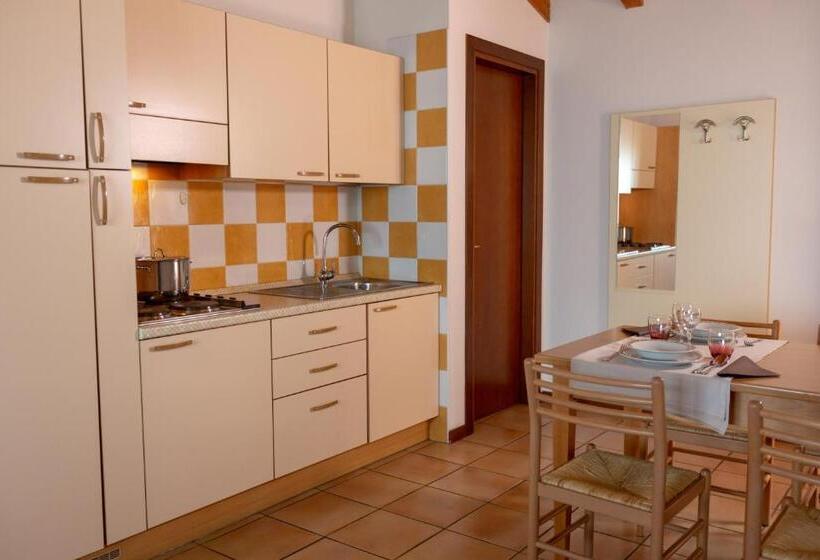2 Bedrooms Apartment Lake View, Residence Sirenella